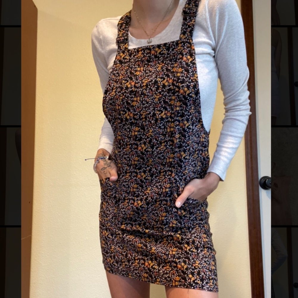 Xhilaration floral summer dress with pockets!!!